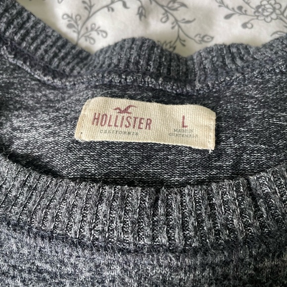 HOLLISTER COZY CREWNECK - Picture 3 of 4